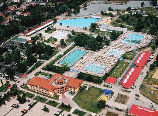 Dom Studia Petra Hotel Štúrovo Exterior foto